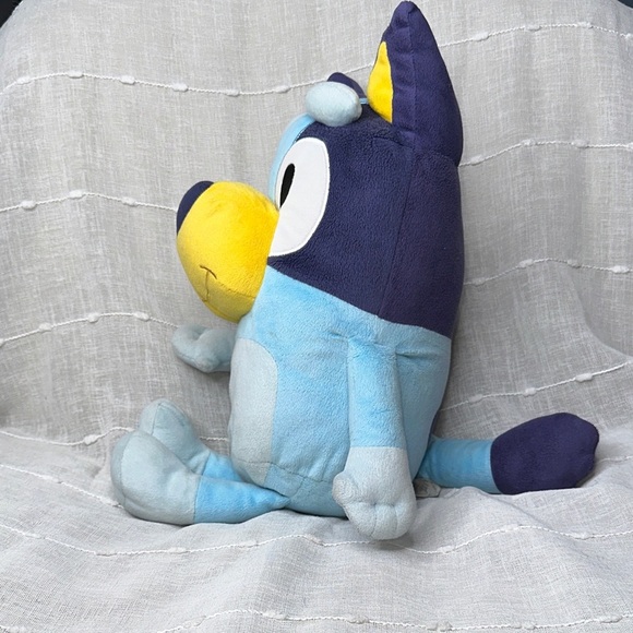 Bluey Kids Bedding Plush 17" Cuddle and Decorative Pillow Buddy, Microfiber EUC - Picture 6 of 14